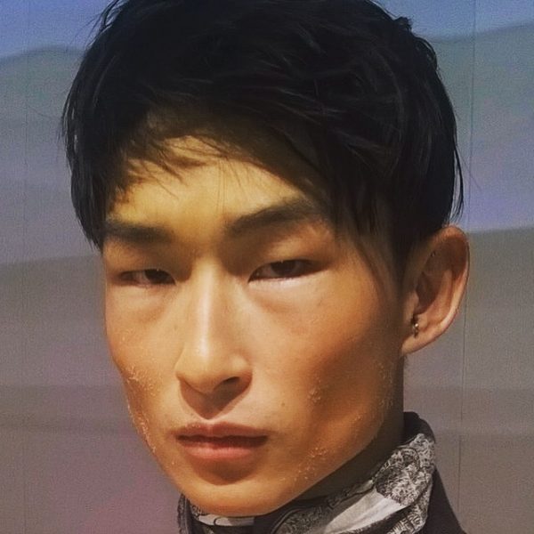 The look at Belstaff LCM SS16 - Desert explorers with sunkissed skin & sand - Makeup designed by Maria Comparetto